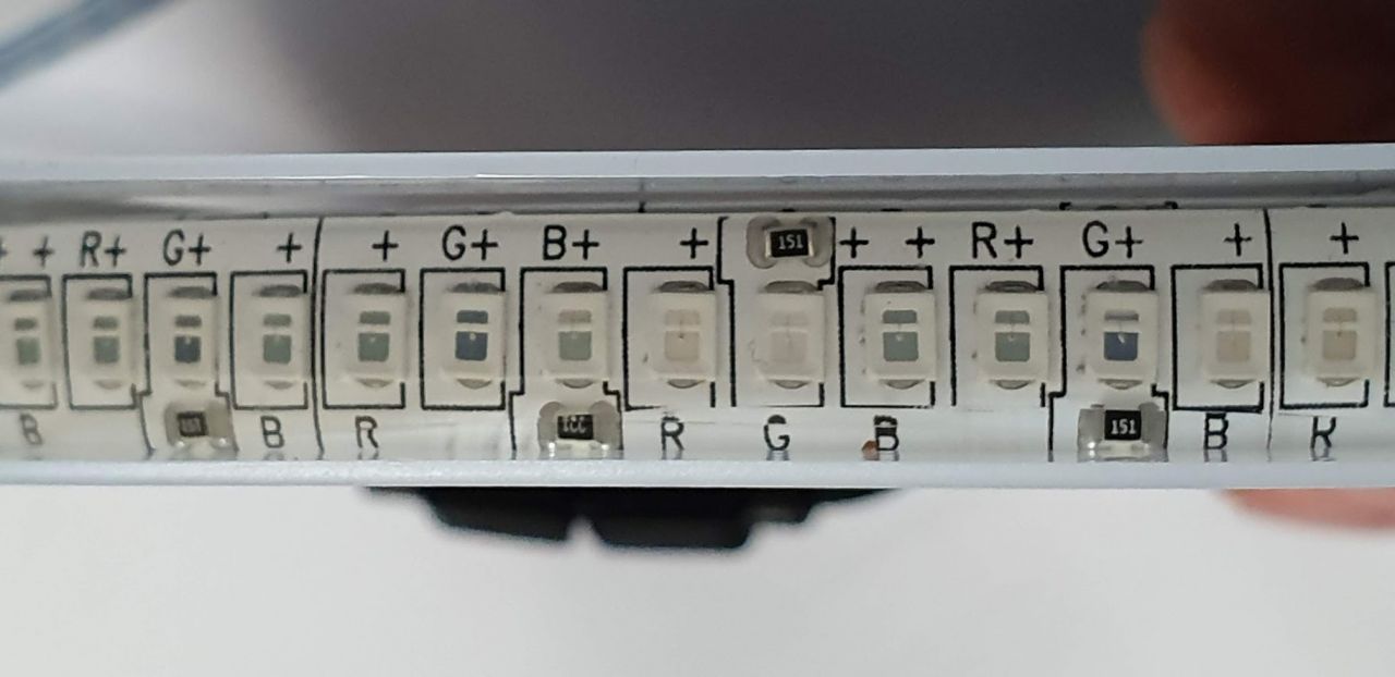 Színes RGB LED szalag távirányítóval 3 színű 2835 SMD, 240 LED/m, 5 méter - LED szalag szett
